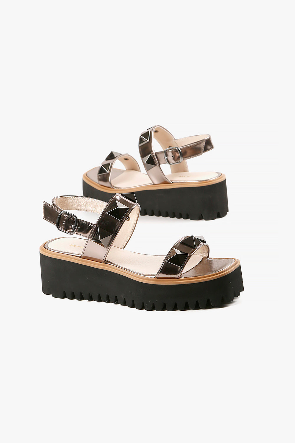 Pyramid Stud Flatform