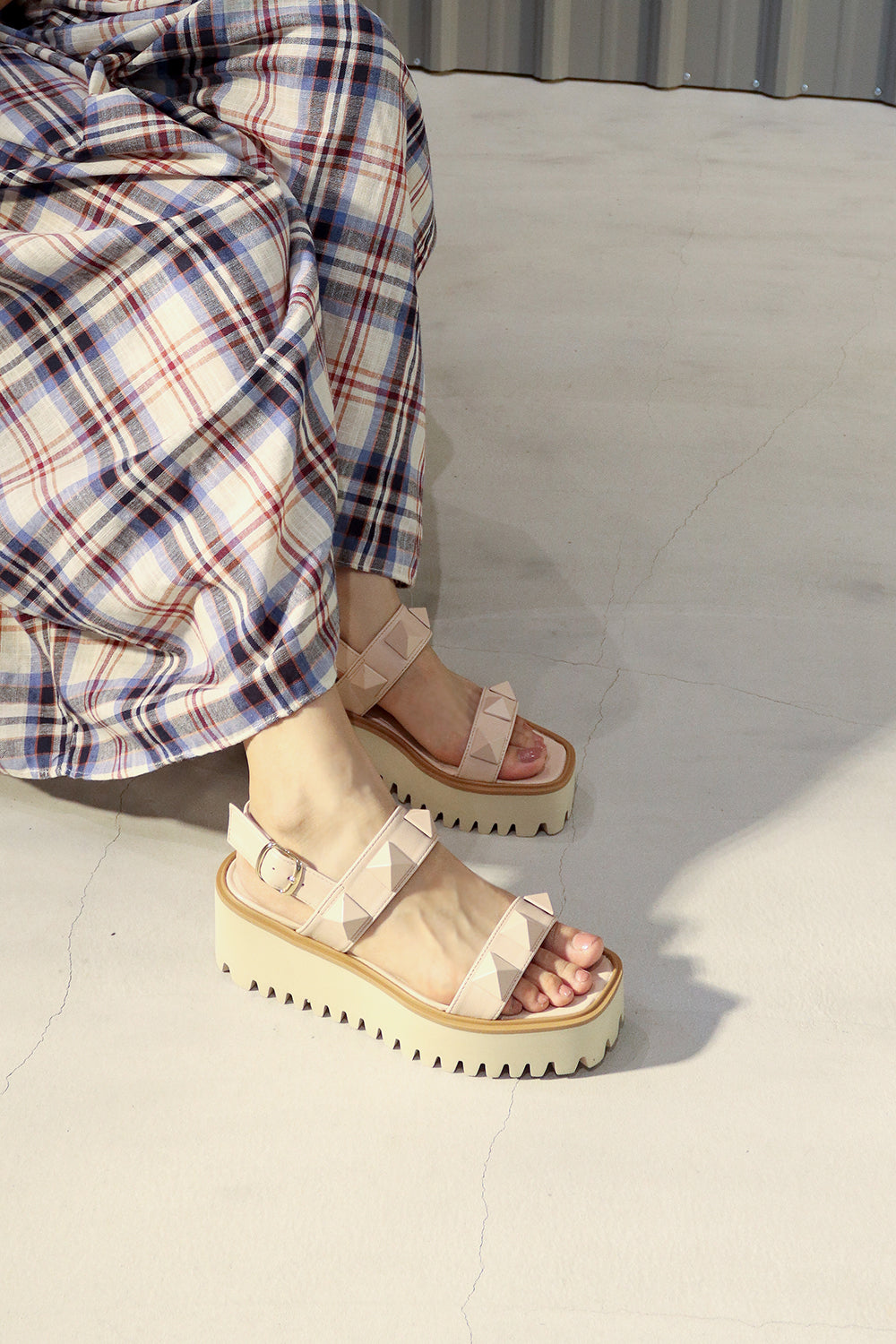 Pyramid Stud Flatform