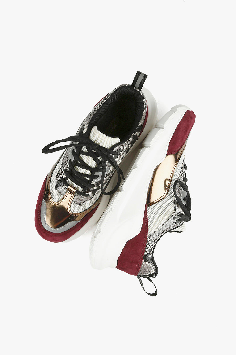 Nu Wave Fashion Sneak